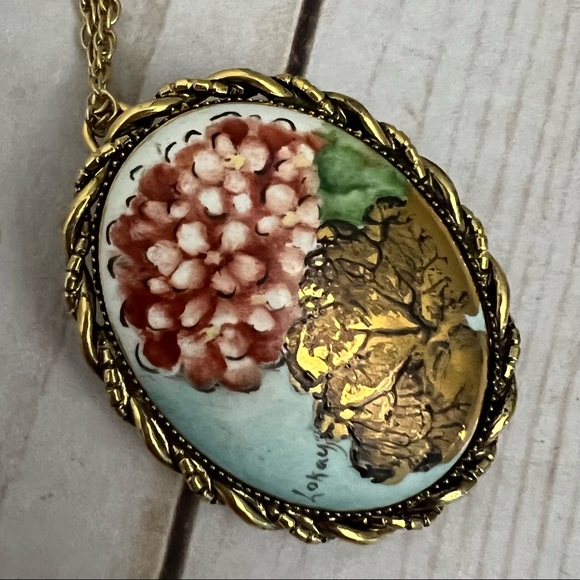 Vintage Hand Painted Beautiful Floral Abstract Pendant/Necklace - Picture 4 of 11